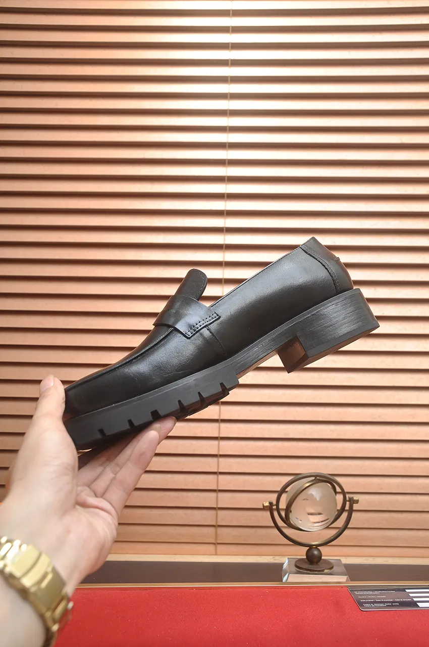 Factory price 500💶[HERMES] (cowhide lining)🍀Italian top luxury🍀He does not pursue novel styles and gorgeous colors, but attracts the favor of successful men with his flawless, elegant and classic style. Formal leather shoes This very comfortable, simple and stable style allows you to easily match any style! The pattern is absolutely 1:1 refined from the original case, and we strive for excellence in materials, imported cowhide + cowhide lining💪💪💪extraordinary texture👍! Code number: 38-45 (45 customized)